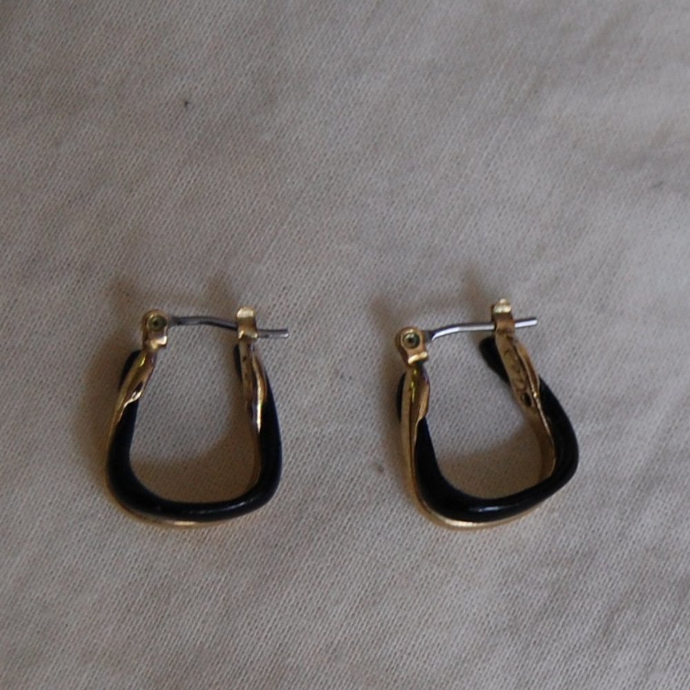 Black/Gold Tone Small Square Hoop Wire Earrings